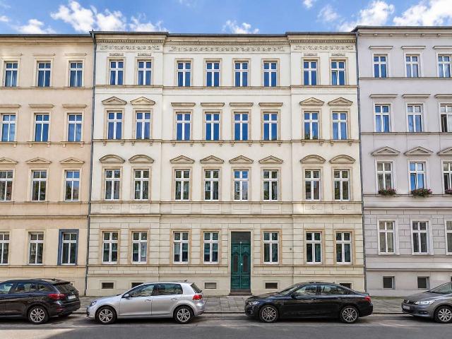 Großzügige 3 Zimmer Altbauwohnung mit hohen Decken und charmantem Raumgefühl