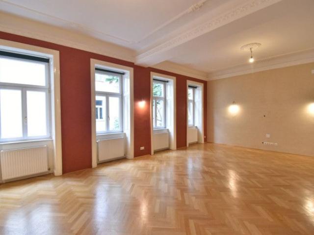 Großzügige 3 Zimmer Altbauwohnung | unbefristet | ab sofort