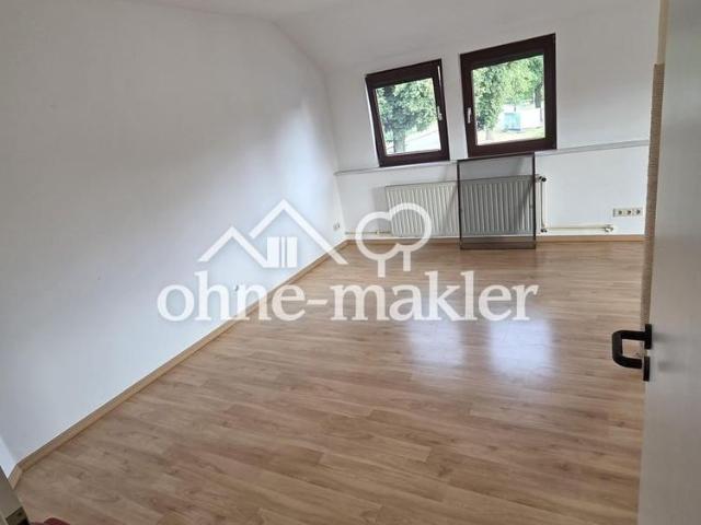 Großzügige 3,5 Zimmerwohnung mit 28 m² Süd Dachterrasse und 2 Stellplätzen