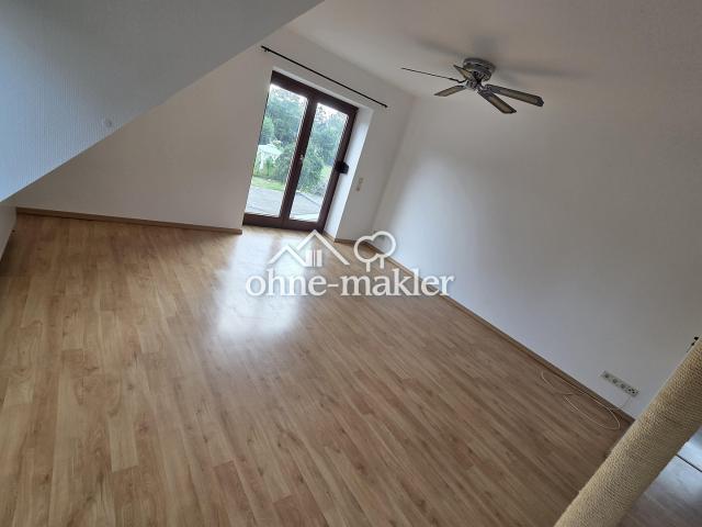 Großzügige 3,5 Zimmerwohnung mit 28 m² Süd Dachterrasse und 2 Stellplätzen