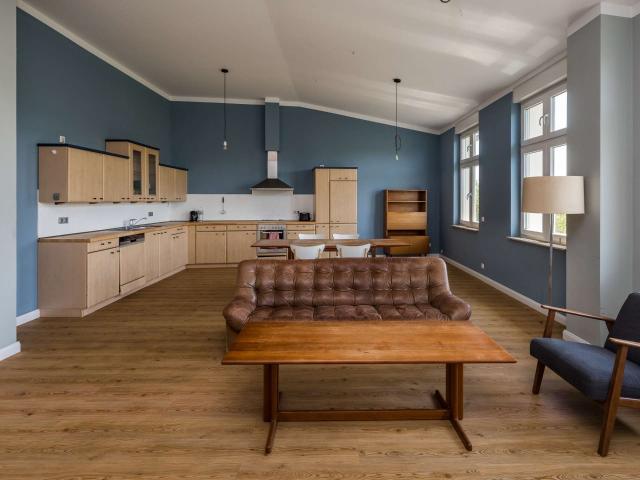 Großzügige 3 Zimmer Dachgeschosswohnung mit Wohnküche und Terrasse
