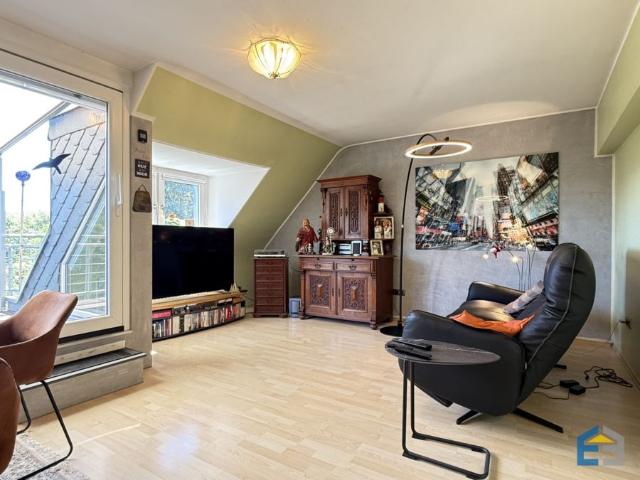 Großzügige 3 Zimmer Dachgeschosswohnung mit Balkon und traumhaftem Grünblick in Köln
