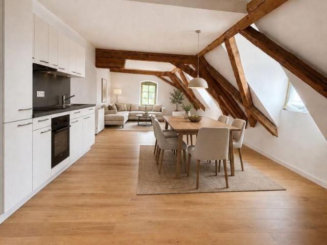 Großzügige 3 Zimmer Dachgeschoss Wohnung über 2 Etagen