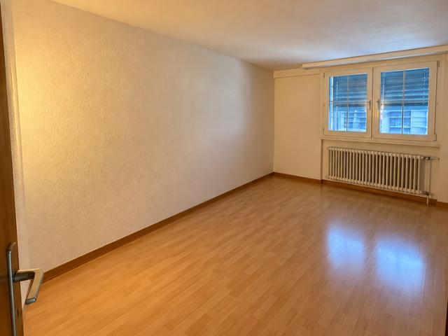 Grosszügige 3 Zimmer Dachwohnung mit ca. 100 m² und Balkon in Bassersdorf