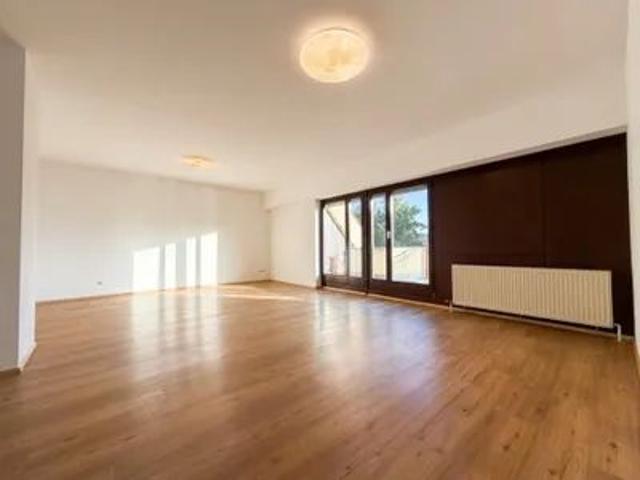 Großzügige 3 Zimmer DG Wohnung mit 30 m² Terrasse, Lagerraum & Tiefgarage