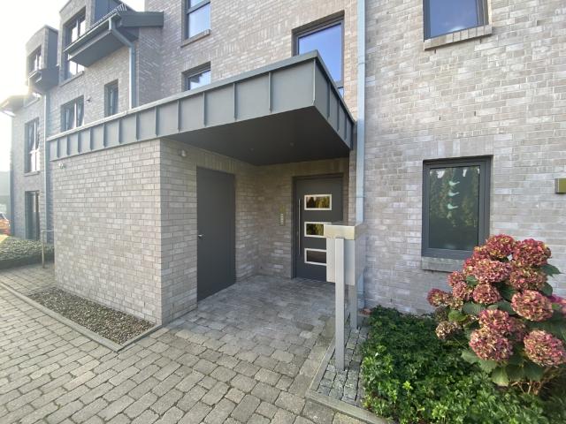 Großzügige 3 Zimmer Erdgeschosswohnung in KFW 40 Bauweise mit Einbauküche und Terrasse