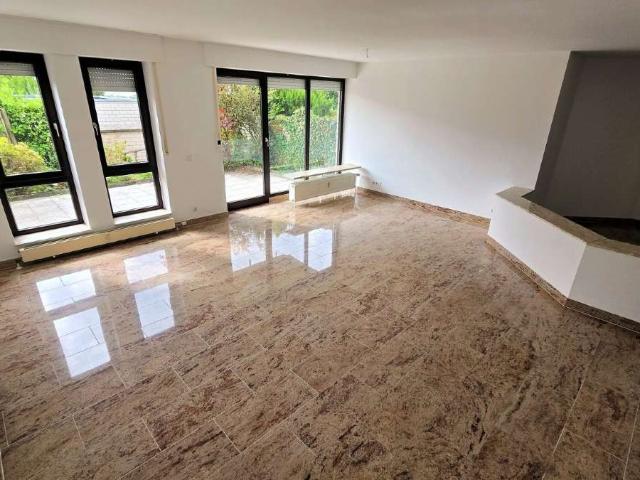 Großzügige 3 Zimmer Erdgeschosswohnung mit Südterrasse und Garage