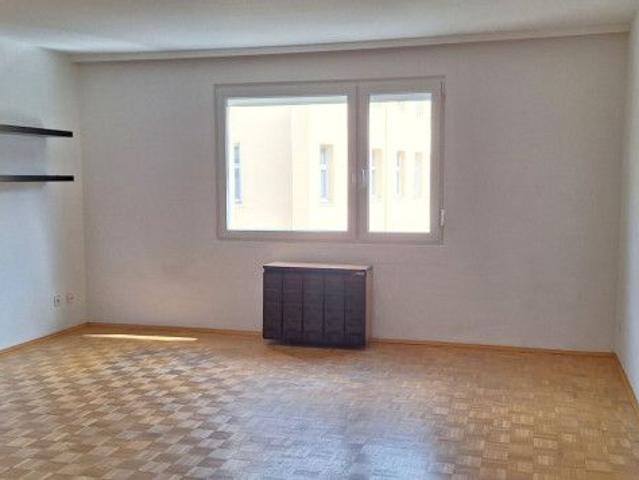 Großzügige 3 Zimmer Loggia Wohnung, ideal für WG s oder Familien