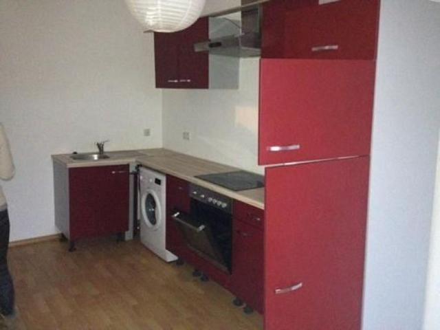 Großzügige 3 Zimmer mit Abstellraum, Laminat, Riesenküche, EBK und Wannenbad in uninaher Lage!