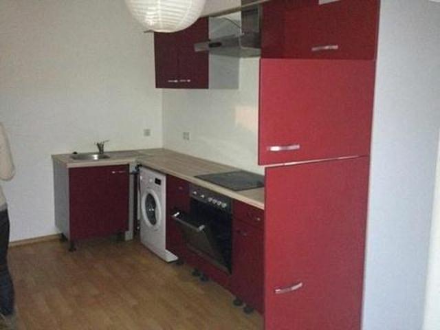 Großzügige 3 Zimmer mit Abstellraum, Laminat, Riesenküche, EBK und Wannenbad in uninaher Lage!