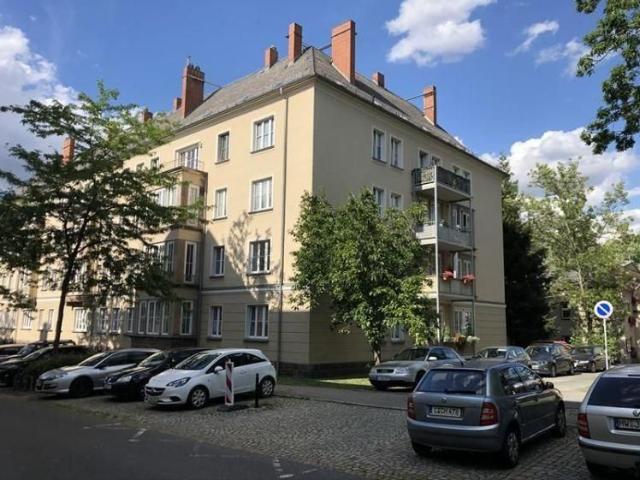 Großzügige 3 Zimmer mit Balkon, Laminat und Wannenbad in sehr schöner Lage!
