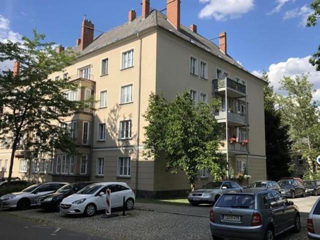 Großzügige 3 Zimmer mit Balkon, Laminat und Wannenbad in sehr schöner Lage!