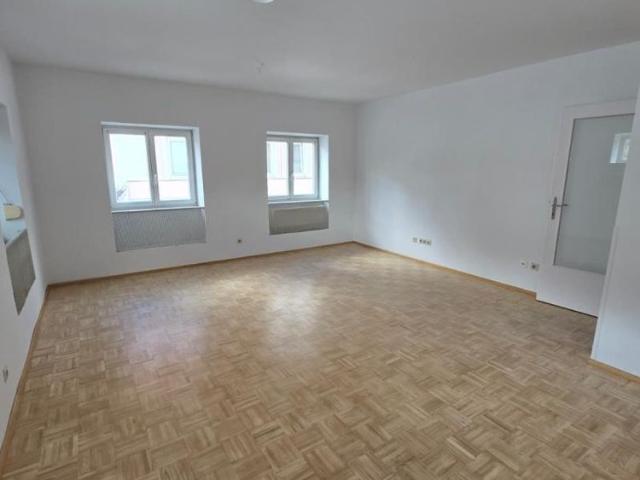 Großzügige 3 Zimmerwohnung am Hauptplatz Top 2