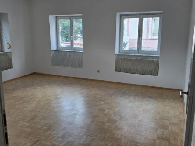 Großzügige 3 Zimmerwohnung am Hauptplatz Top 2