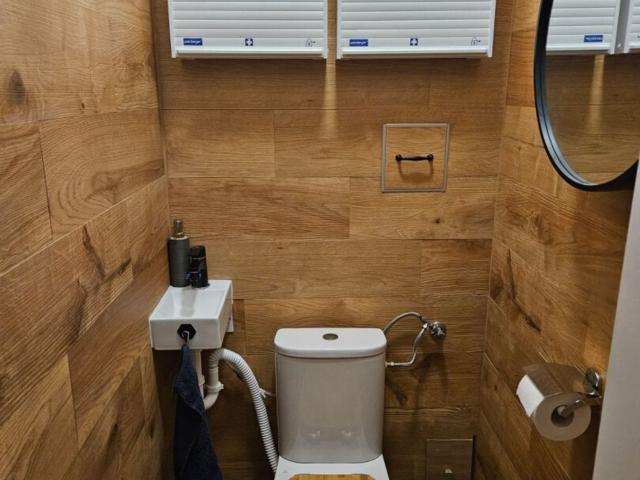 Großzügige 3 Zimmerwohnung mit Balkon, Stellplatz, Privater Eingang, Ruhelage