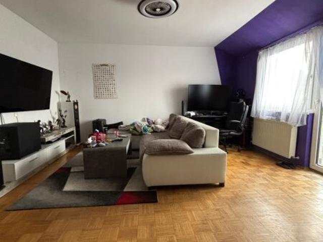 Großzügige 3 Zimmerwohnung mit rd. 85 m² inkl. Balkon in hervorragender Zentrumslage von Wels! Perfekte Anbindung, Infrastruktur und Erreichbarkeit! Parkplatz und Kellerabteil vorhanden!