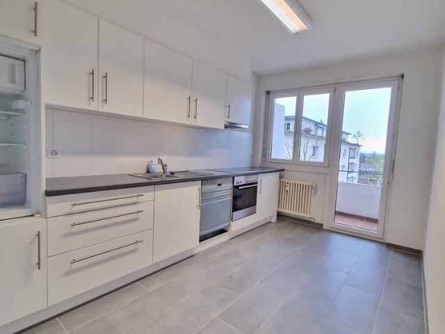 Grosszügige 3 Zimmerwohnung nähe Neubad Tramstation