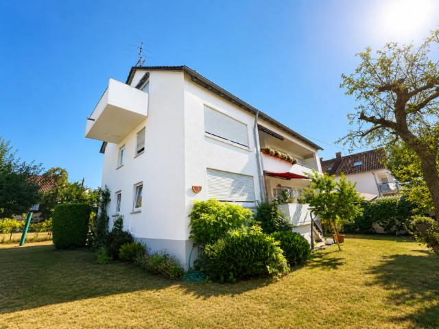 Großzügige 3 1/2 4 Zimmer Dachgeschoßwohnung mit Balkon in schöner Lage