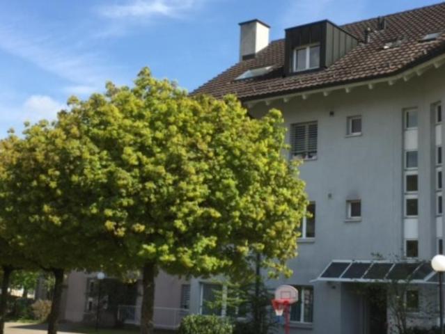 Grosszügige 3 1 2 Zimmerwohnung mit Balkon