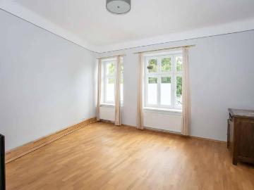 Großzügige 3 4 Zimmer Wohnung am Kremserberg