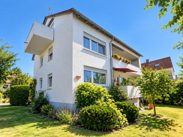 Großzügige 3,5 4 Zimmer Dachgeschosswohnung mit Balkon in schöner, ruhiger Lage