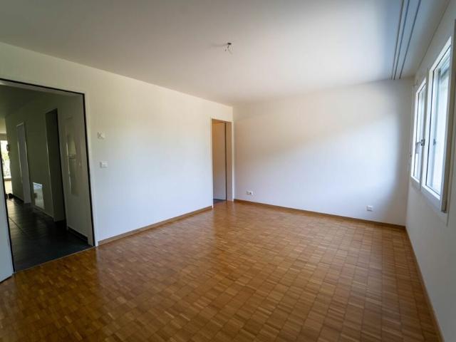 Grosszügige 3.5 Zimmer Gartenwohnung mit modernem Wohnkomfort