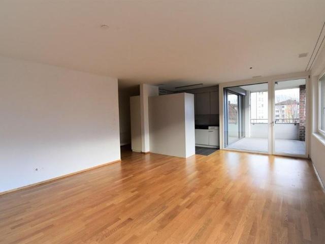 Grosszügige 3.5 Zimmer Wohnung an zentraler Llage