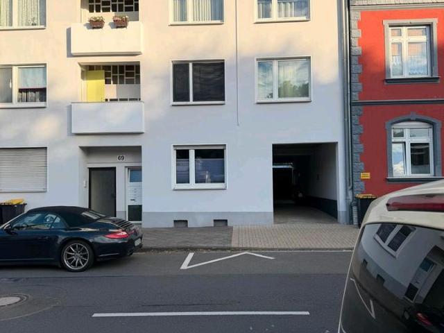 Großzügige 3,5 Zimmer Wohnung im 1.OG eines Mehrfamilienhauses
