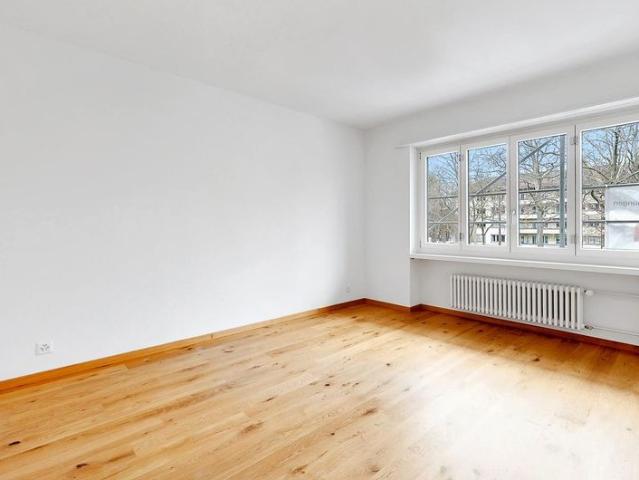 Grosszügige 3.5 Zimmer Wohnung mit Balkon an zentraler Lage