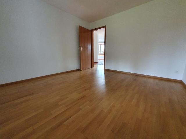 Grosszügige 3.5 Zimmer Wohnung mit Blick ins Grüne