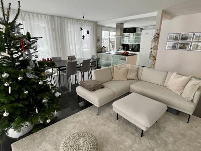 Grosszügige 3.5 Zimmer Wohnung mit Gartensitzplatz in ruhiger Wohnlage
