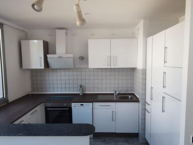 Großzügige 3,5 Zimmer Wohnung mit großem Balkon und Gemeinschaftspool in Schwabing