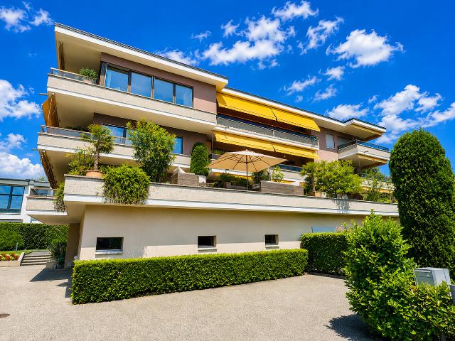 Grosszügige 3,5 Zimmer Wohnung mit privatem Garten in ruhiger Lage