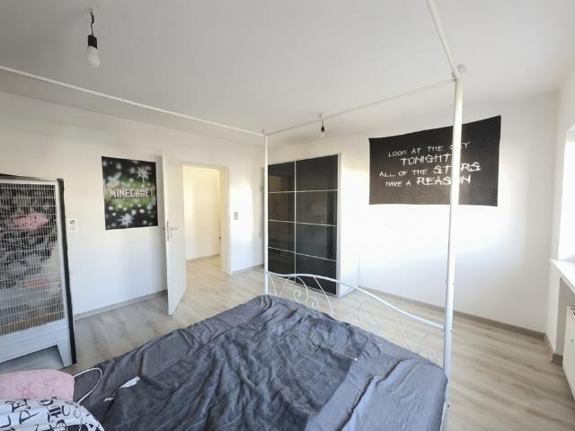 Großzügige 3,5 Zimmer Wohnung mit Südbalkon, Stellplatz und modernisiertem Badezimmer