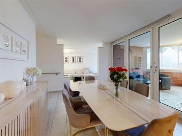 Grosszügige 3.5 Zimmer Wohnung mit Weitsicht und Einstellhallenplatz