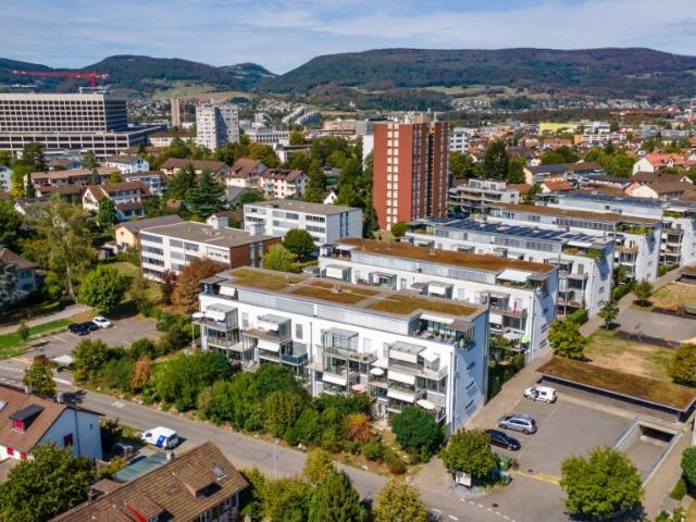 Grosszügige 3.5 Zimmer Wohnung mit Wintergarten in Stadtnähe