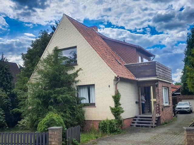 Großzügige 3,5 Zimmer Wohnung mit zwei Balkonen – sofort bezugsfrei