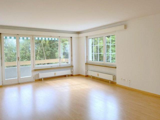 Grosszügige 3.5 Zimmerwohnung mit 2 Balkonen