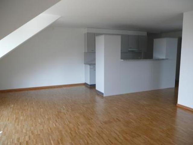 Grosszügige 3.5 Zimmerwohnung mit Weitblick