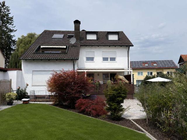 Großzügige, teilweise renovierte 3 Zimmer Wohnung mit Süd Loggia in bester Lage von Karlsfeld