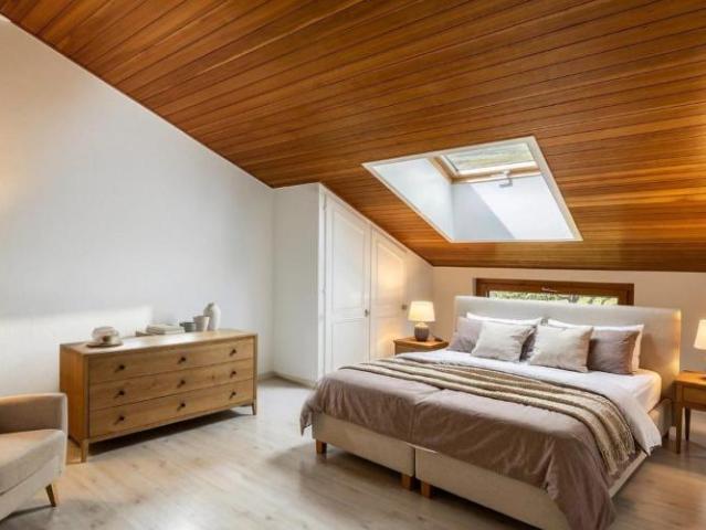 Grosszügige und charmante 3.5 Zimmer Wohnung im Dachgeschoss