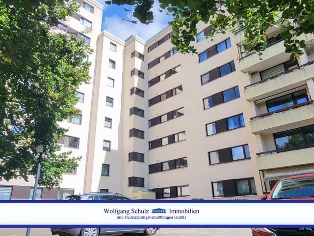 Großzügige und gepflegte 4 Zimmer Wohnung mit Loggia und schöner Raumaufteilung