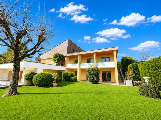 Grosszügige und elegante Villa mit viel Raum und schönem Swimmingpool