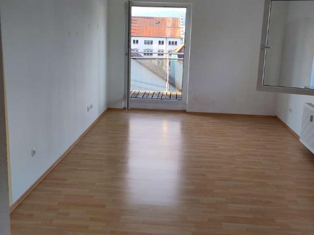 Großzügige und freundliche 3 Zimmer Wohnung mit Balkon