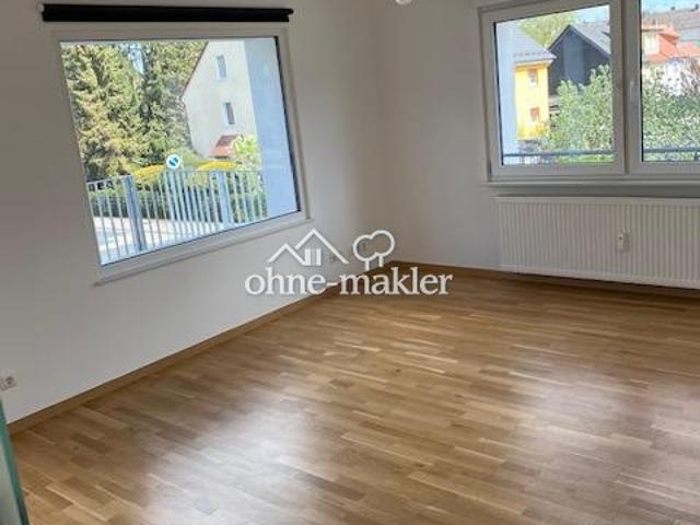 Großzügige und hochwertig modernisierte 3 Zimmer Wohnung mit 2 Balkonen, Einbauküche und Garage