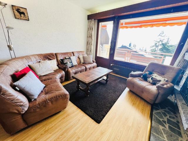 Großzügige und helle 3.5 Zimmer Wohnung Superb Ausblick Gut gelegen Sehr ruhige Lage
