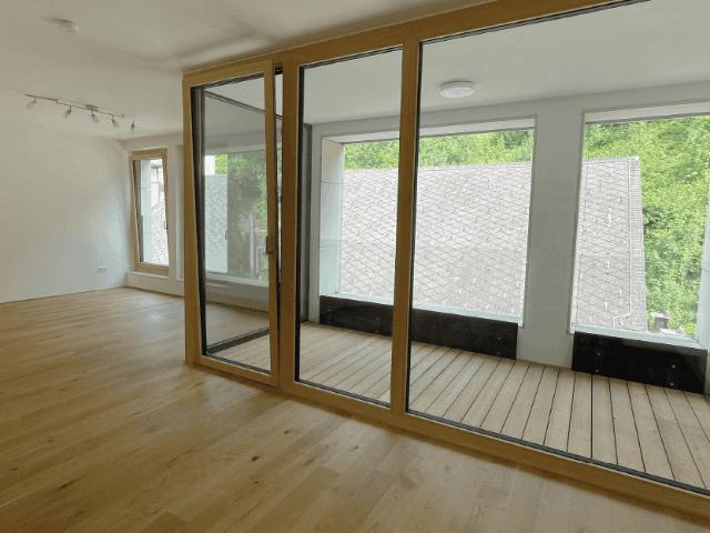 Großzügige und helle 2 Zimmerwohnung mit Loggia am Jahnplatz!