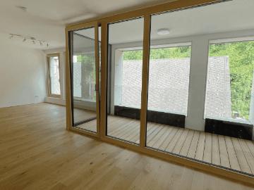 Großzügige und helle 2 Zimmerwohnung mit Loggia am Jahnplatz!