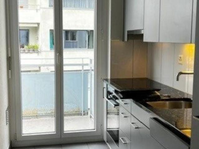 Grosszügige und helle 4 Zimmerwohnung in Zürich