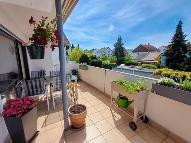 Großzügige und helle 4 Zimmer Wohnung mit Balkon in Rheinstetten